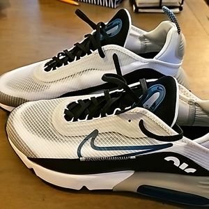 Mens Nike 2090 size 9.5